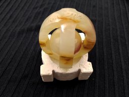 گوی سنگی چراغ دار